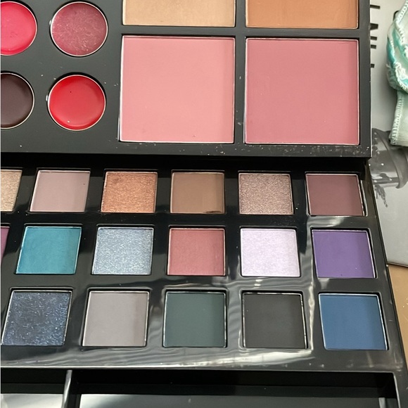 Variety Higher End Makeup - Picture 9 of 9